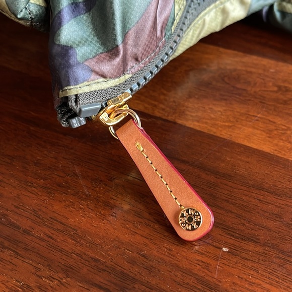 EUC MZ WALLACE MEDIUM CAMO METRO QUILTED TOTE - Picture 13 of 13